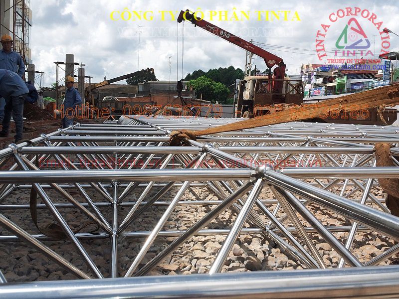 Thanh giàn không gian inox 201. Bán phụ kiện giàn không gian, đầu côn, ống lồng, bu lông, quả cầu inox