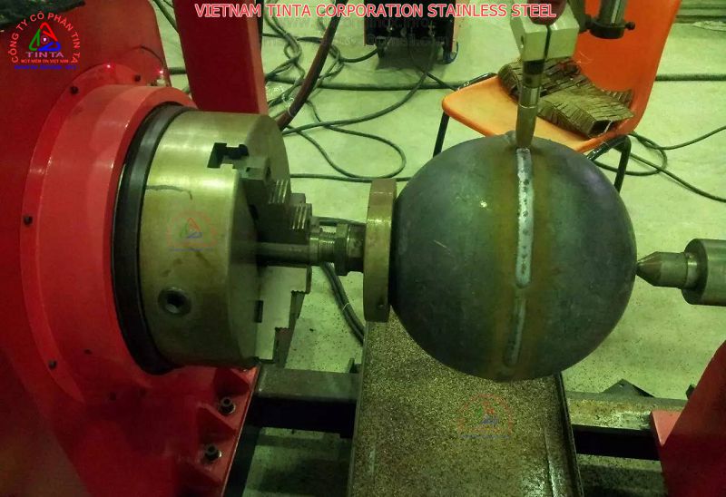 Gia công quả cầu dàn không gian. Những chú ý trong gia công bóng sắt thép cường độ cao.