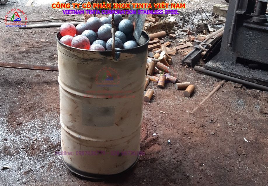 Quả cầu giàn không gian sắt D 76. Sản xuất các bộ phận thành phần quả cầu giàn không gian sắt D 76 hình cầu: