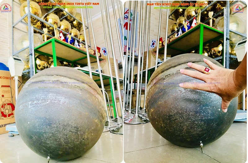 Quả cầu gối đầu trụ D350. Giàn không gian thép được liên kết dạng lưới với các nút cầu đỡ bằng bu lông